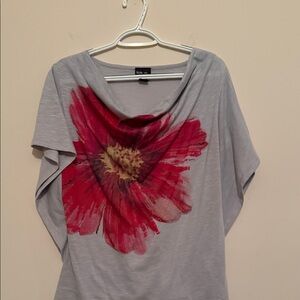Style & Co. Light Gray Short-Sleeve Top with Red Floral Graphic